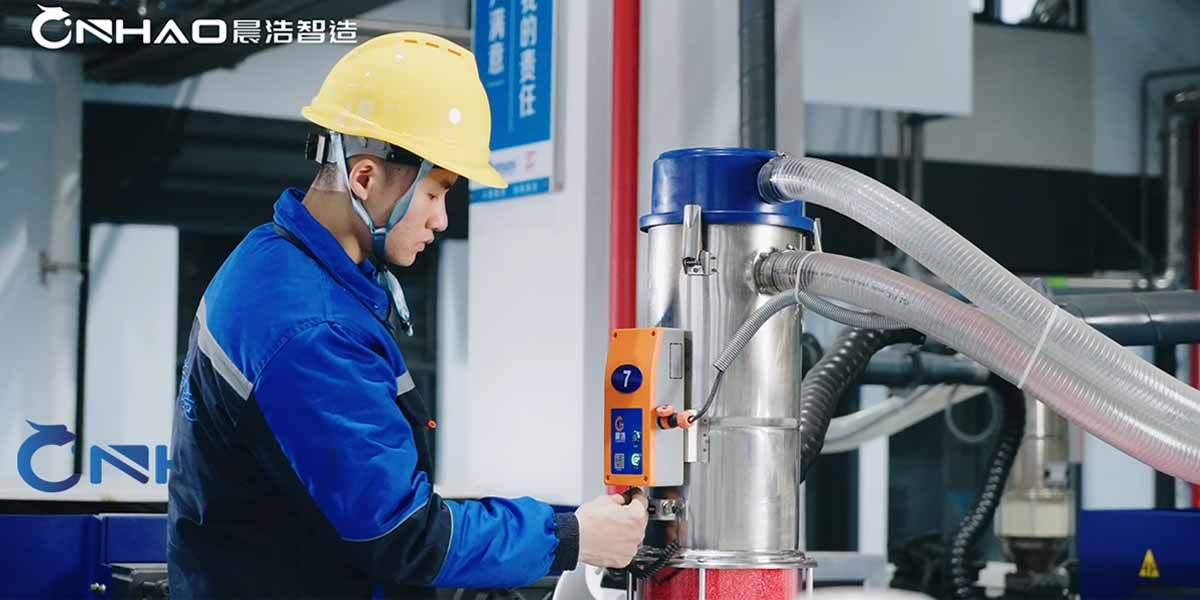 CNHAO technician commissioning central feeding system receiver